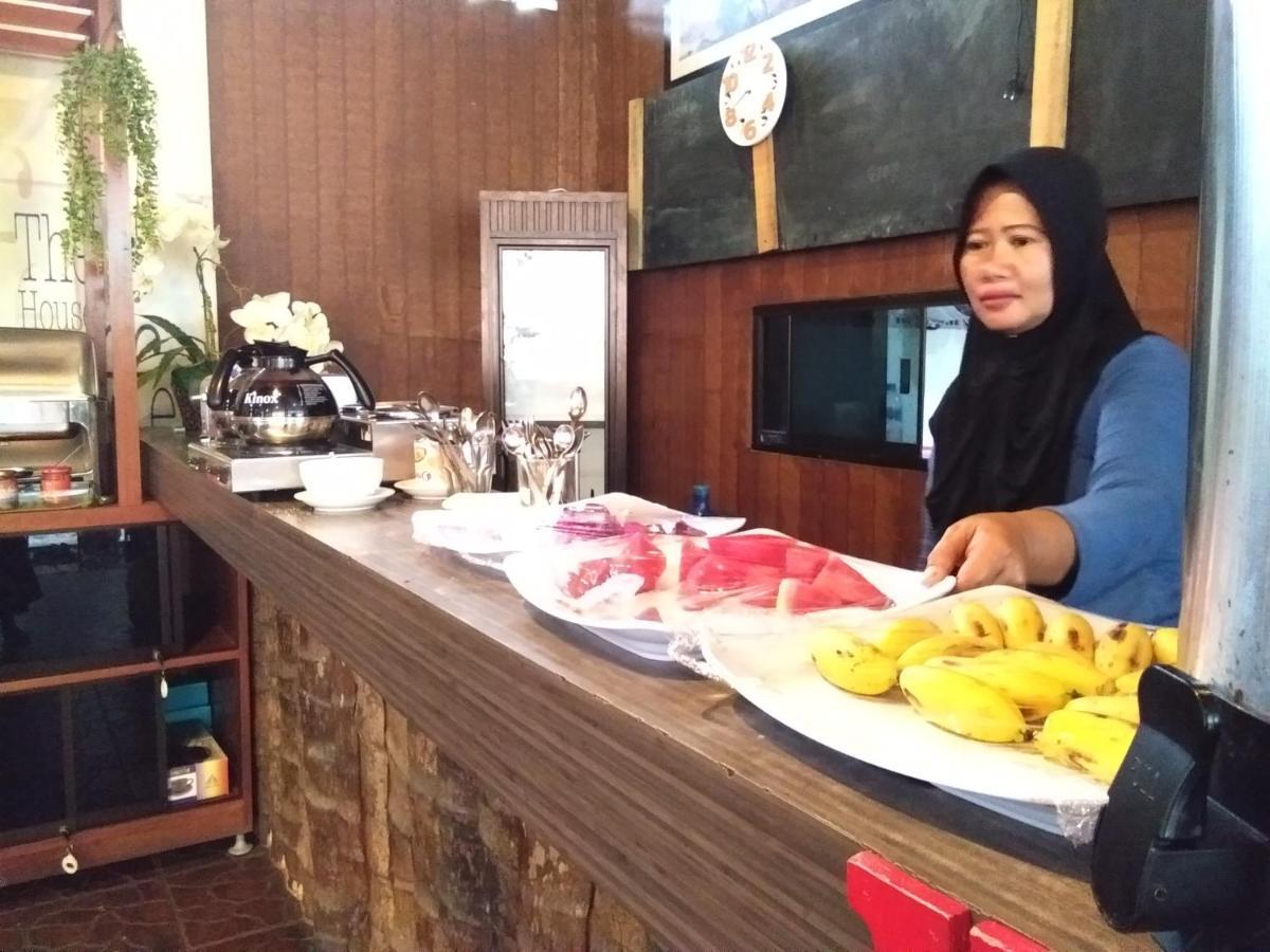 Lawaka Hotel Ampana Dış mekan fotoğraf